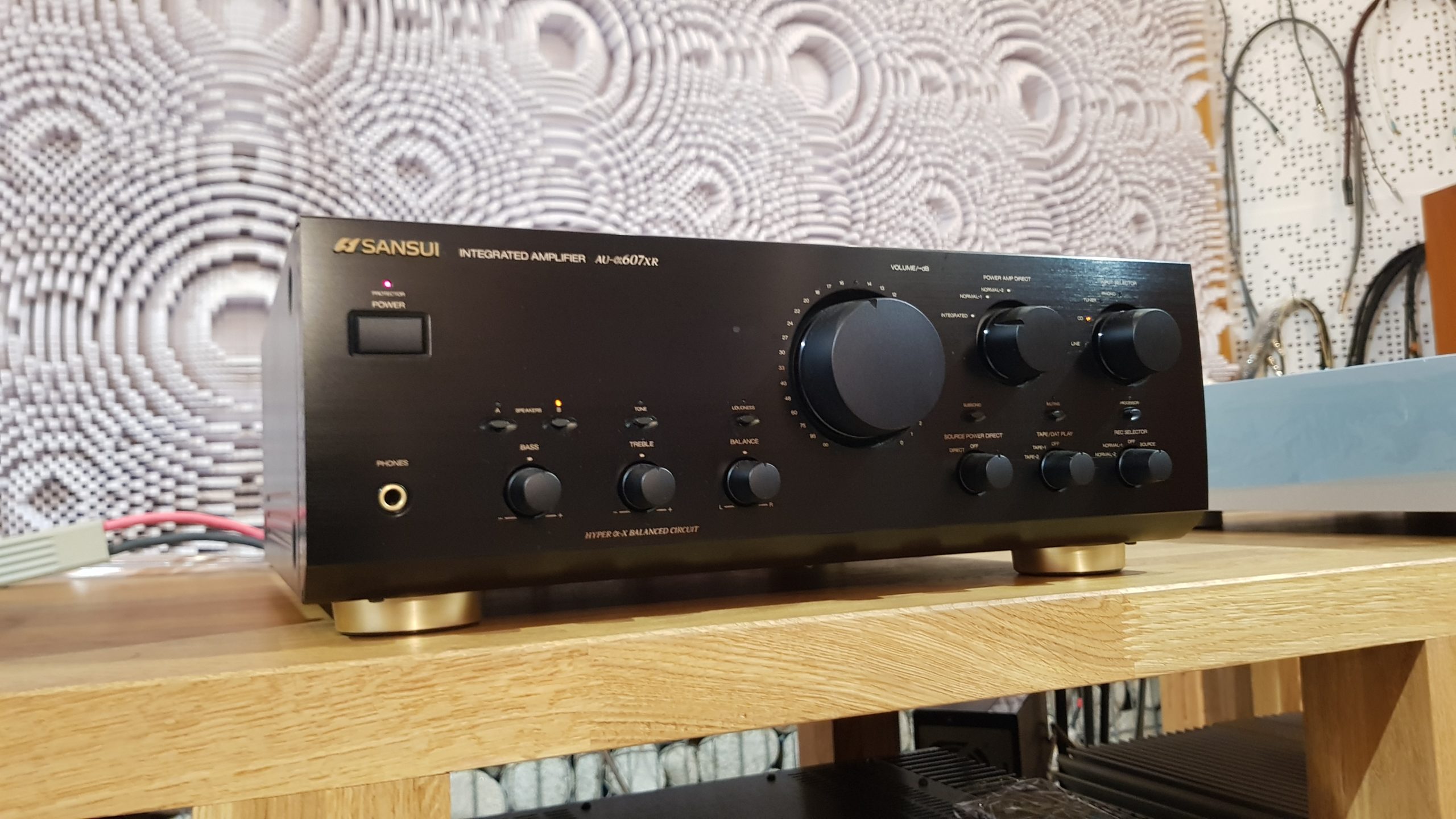 Tranzystorowy wzmacniacz zintegrowany – Sansui AU-α 607XR