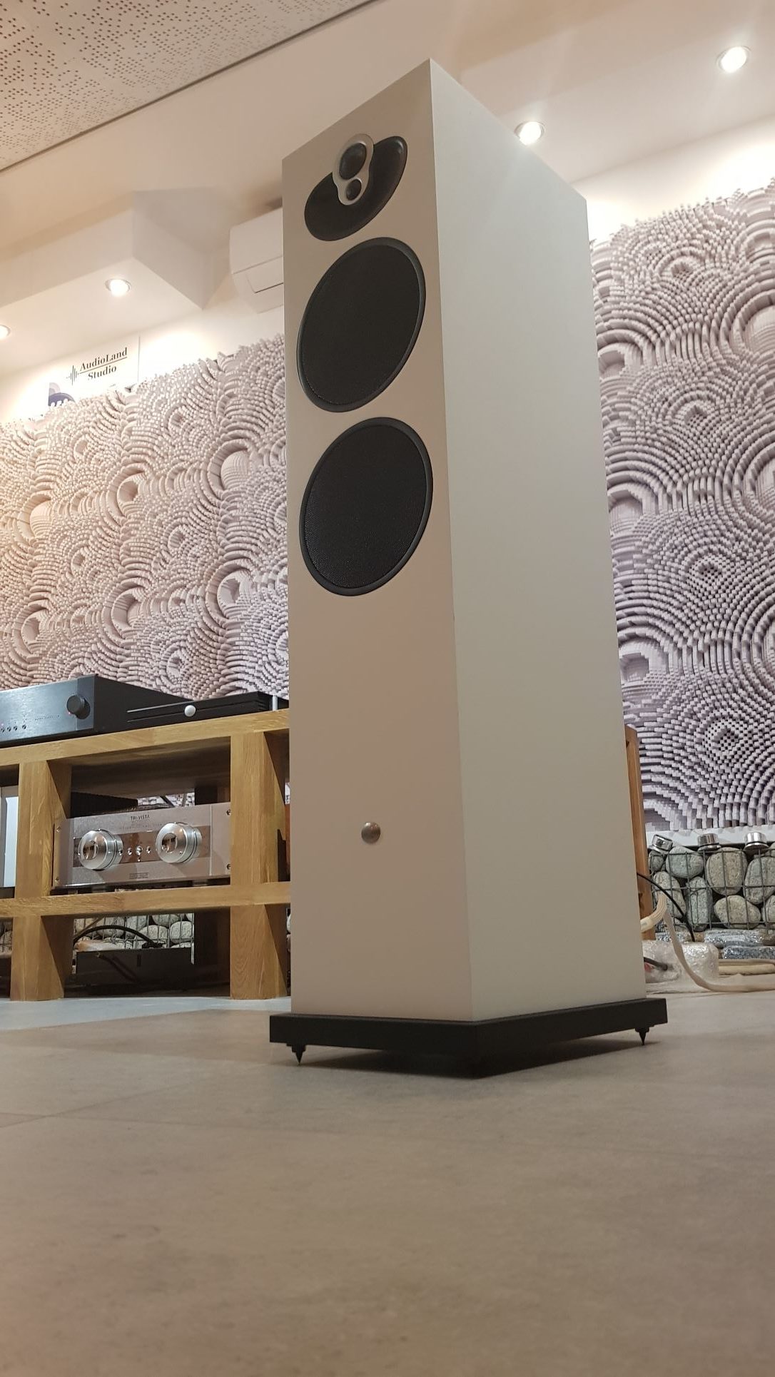 Linn Majik 140