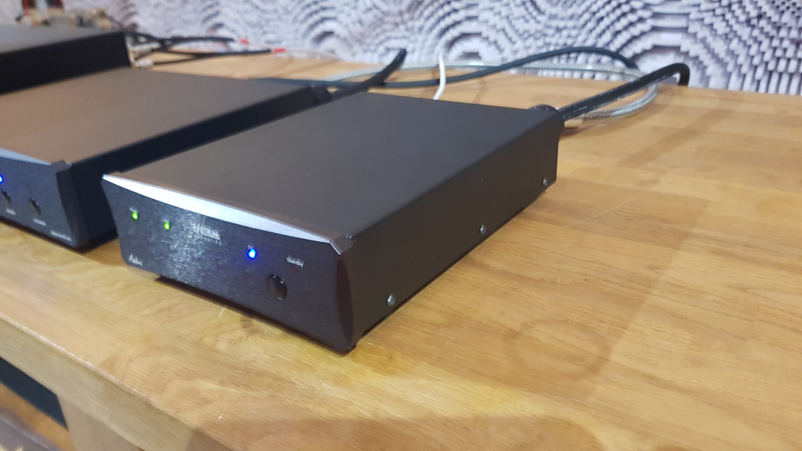 Streamer Metrum Acoustics Metrum, czarny. Wejście Ethernet, wyjście coax, optical, I2S, aes/ebu. Certyfikat ROON. Waga 2,5kg.