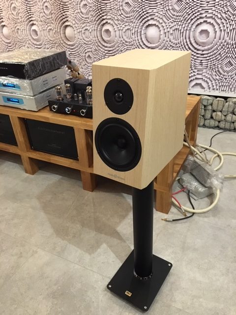 Kolumny / Kolumny podstawkowe / Studio 16 Hertz – Canto Grand New Premium STUDIO 16 HERTZ - CANTO GRAND NEW PREMIUM kolumny podstawkowe